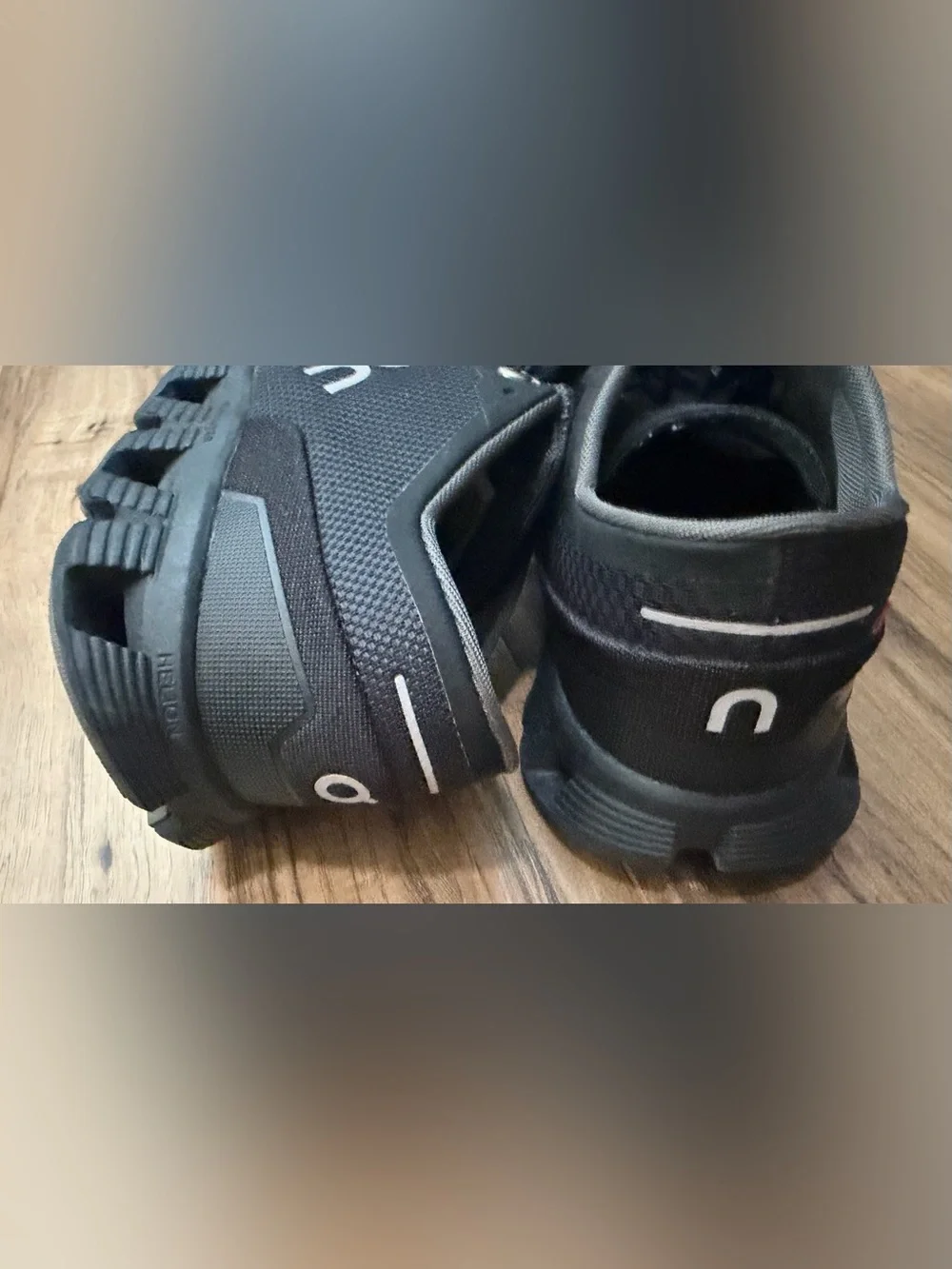 OC On Cloud running men’s black sneakers 9.5